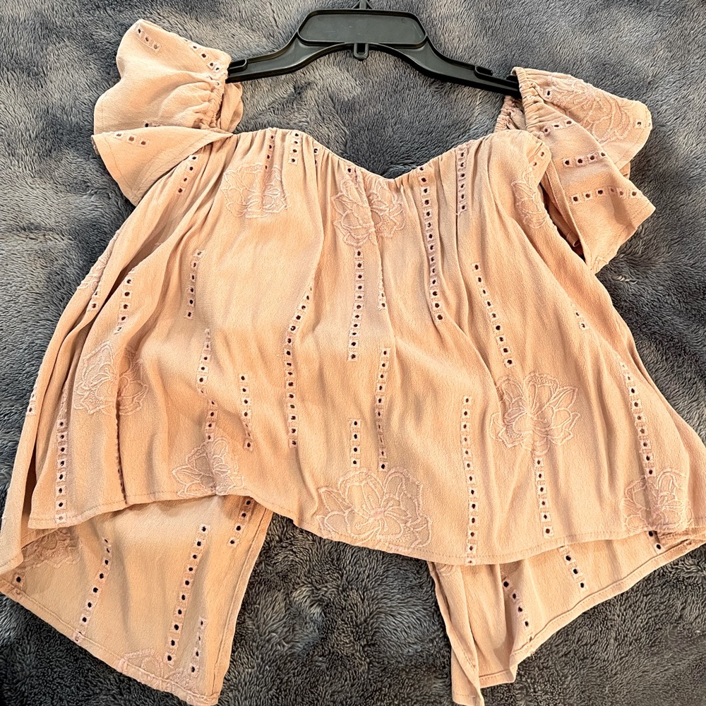 ASTR off the shoulder top in blush